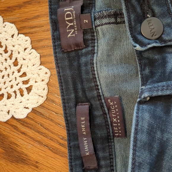 NYDJ Skinny Ankle Dark Wash Jeans With Lift Tuck Technology Size 2 - Picture 3 of 10